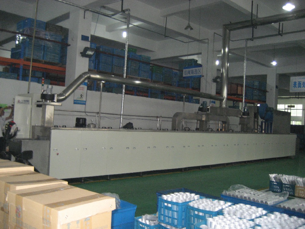 精密機械加工行業通過式網帶超聲波清洗線